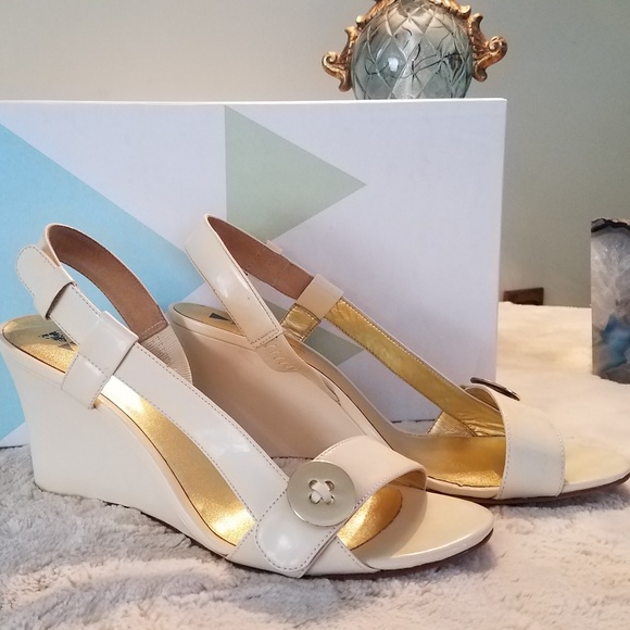 Vanilla Patent Sling-Back Sandle - Picture 2 of 6